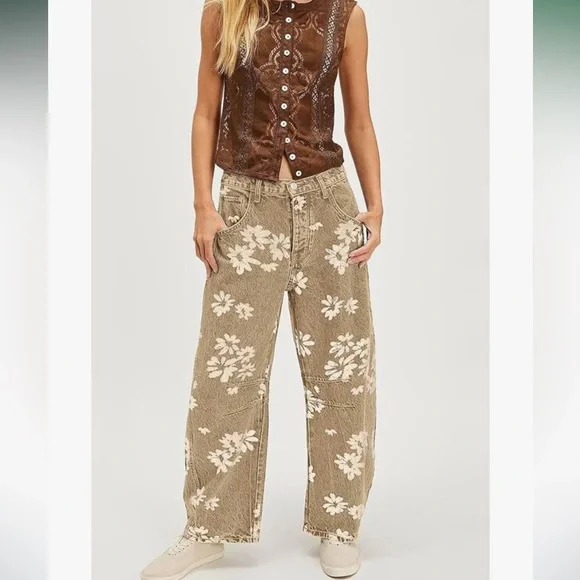 NWT barrel jeans small - Picture 2 of 5